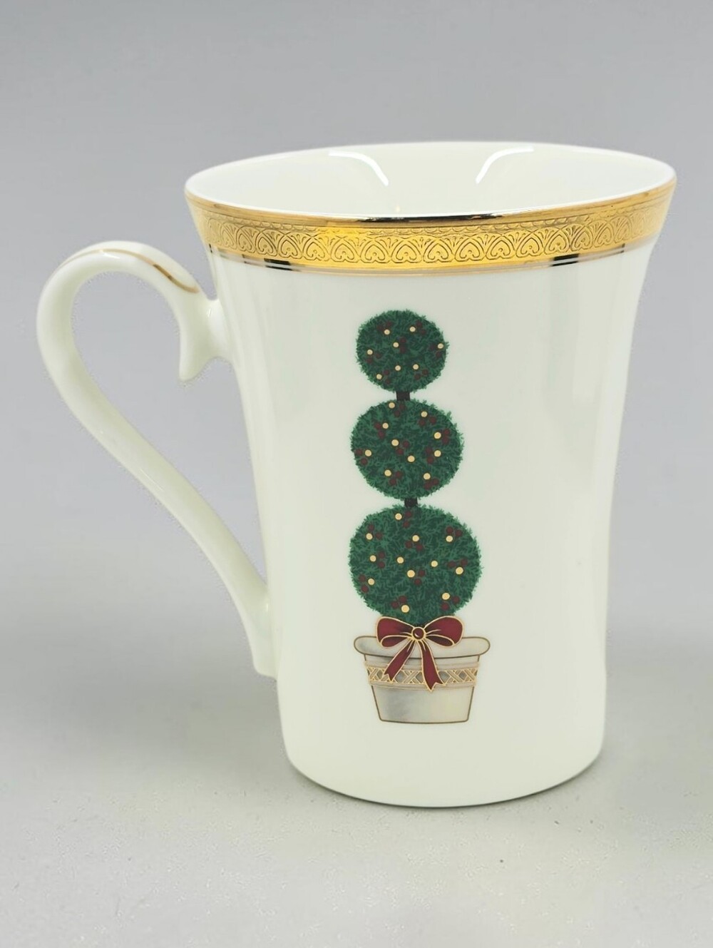 Mikasa Topiary Pattern Gold Rim Mug Fine China Coffee Tea Christmas Holiday